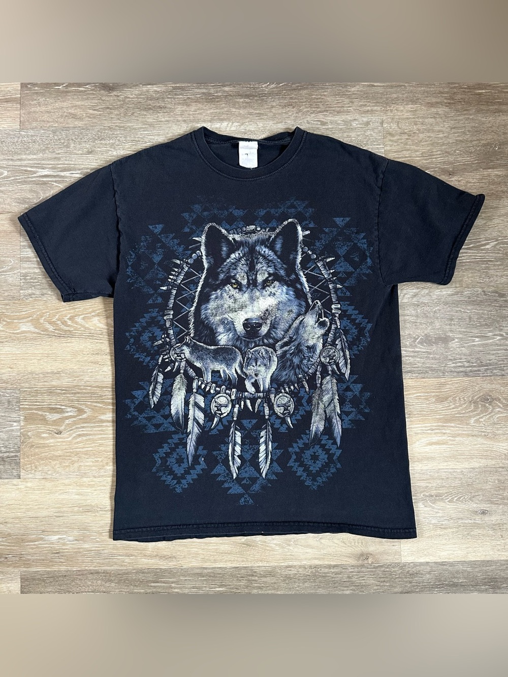 Vintage Y2K tribal wolf dream catcher T-shirt Sz M distressed